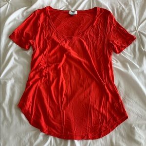 Old navy red t-shirt